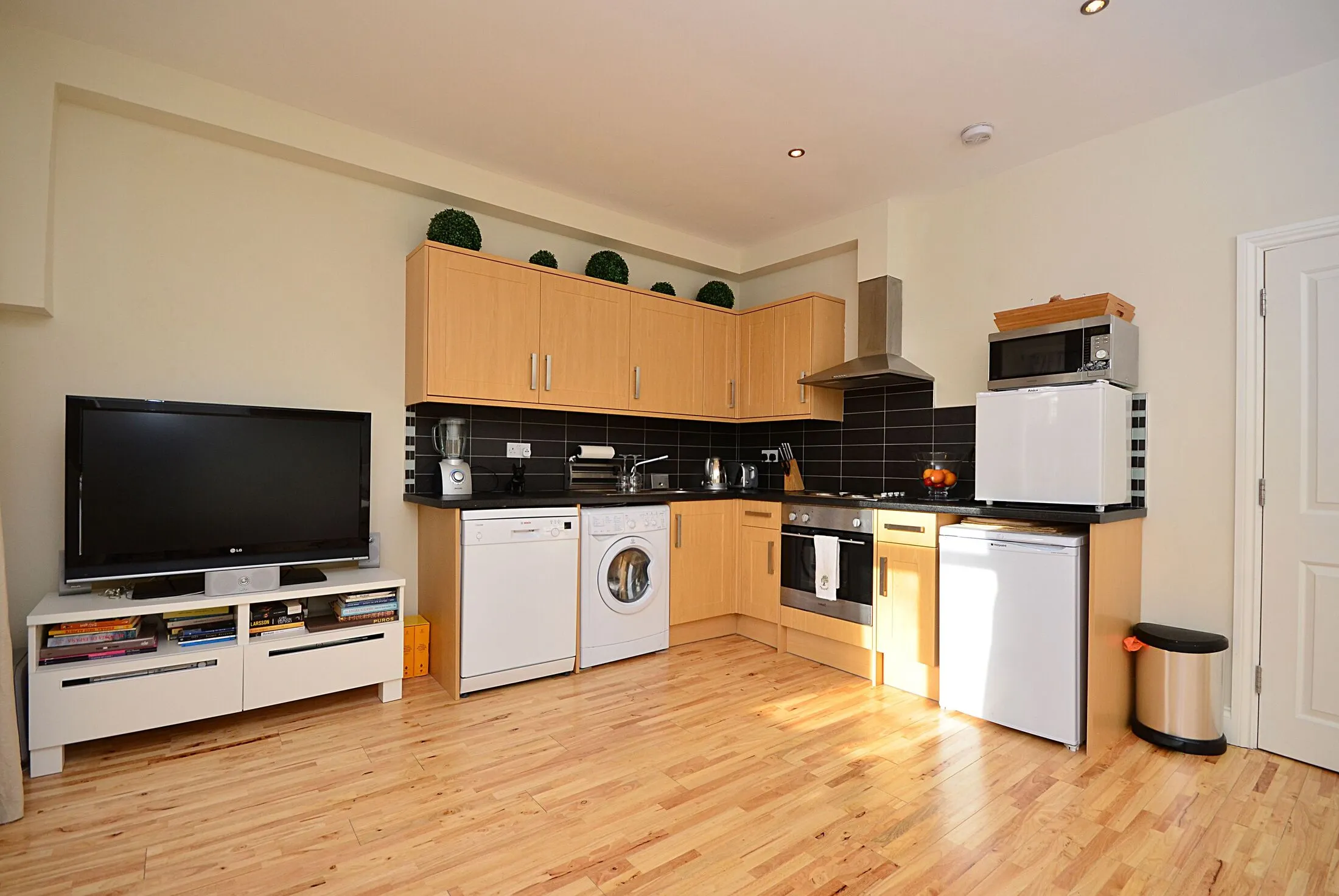 Flat Chiswick High Road in Greater London
