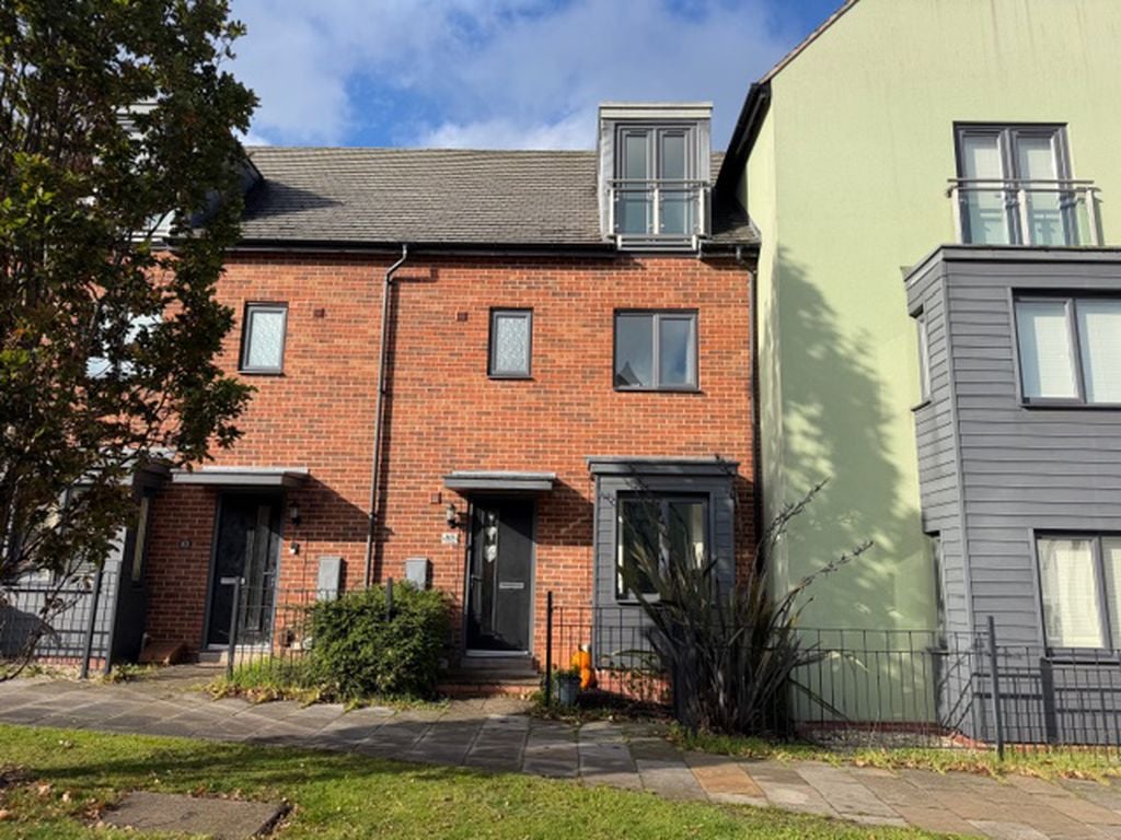 House Cheshires Way in Dawley