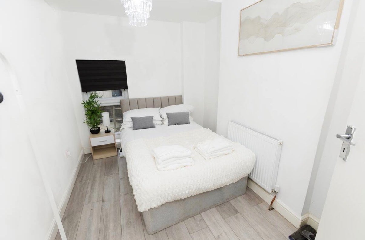 Flat Lewisham Way in Greater London