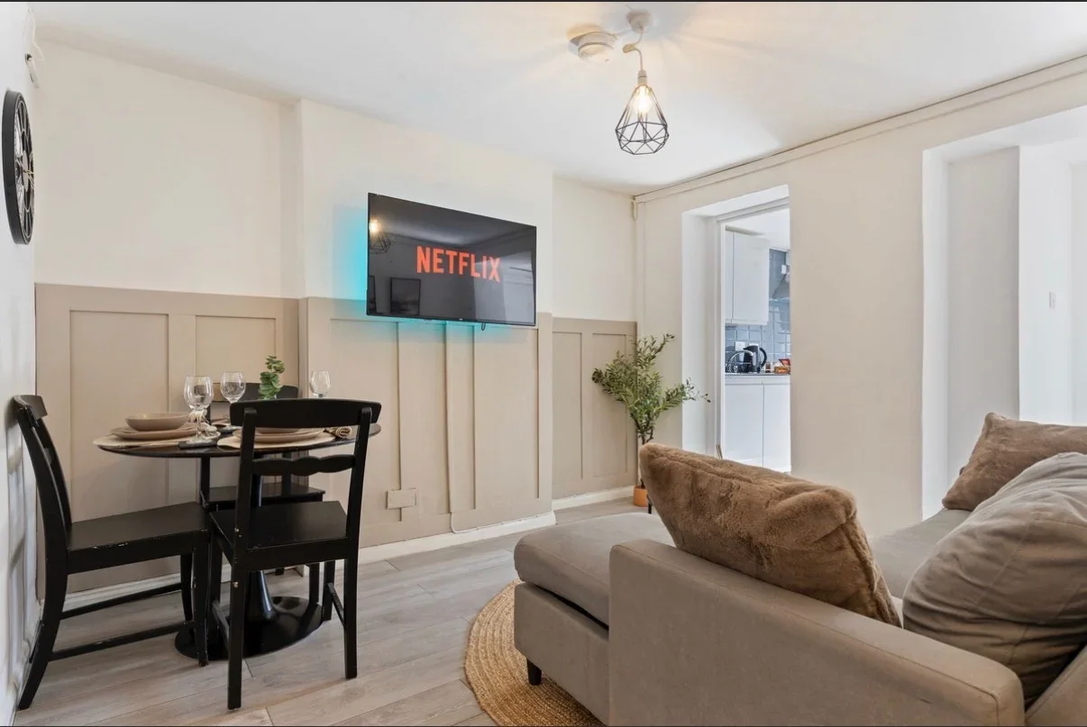 Flat Lewisham Way in Greater London