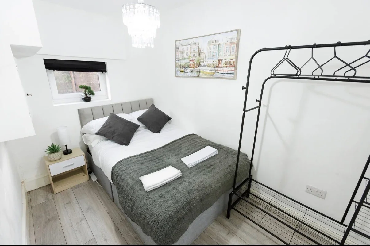 Flat Lewisham Way in Greater London