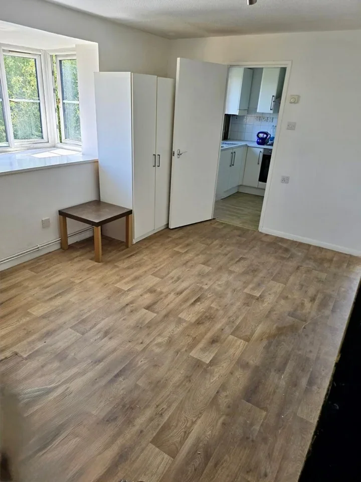 Flat Kilberry Close in London