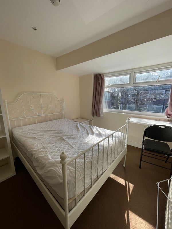 Room Cliff Side Gardens in Leeds