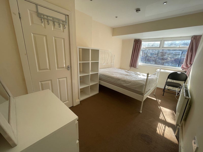 Room Cliff Side Gardens in Leeds