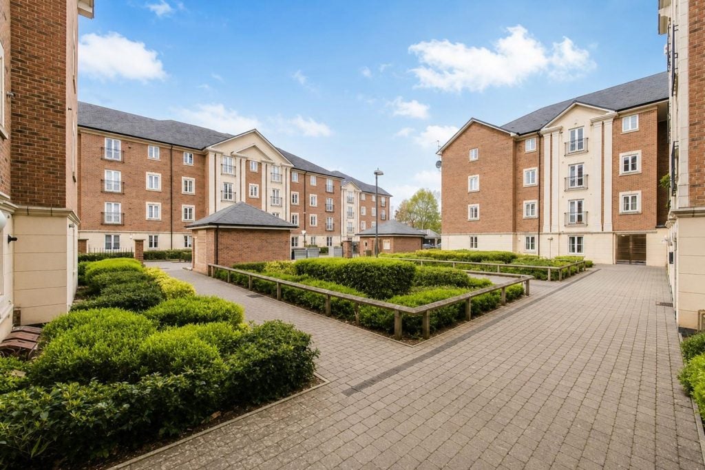 Flat Brunel Crescent in Swindon