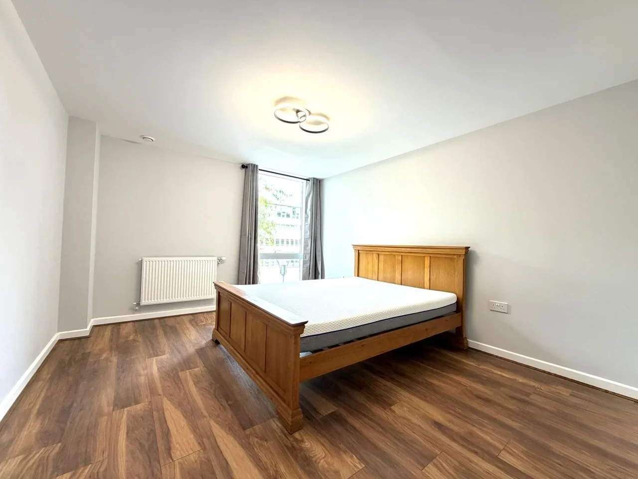 Flat Great West Road in Greater London