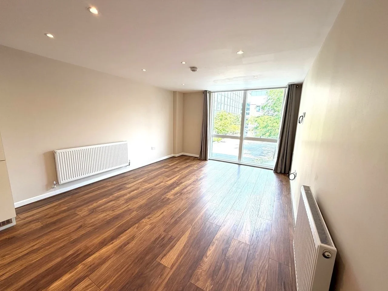 Flat Great West Road in Greater London