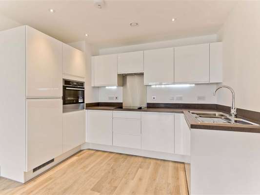 Flat Station View in Guildford