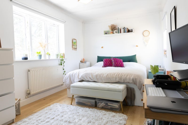 Room Kelmscott Close in Greater London
