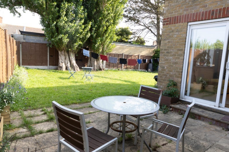 Room Kelmscott Close in Greater London