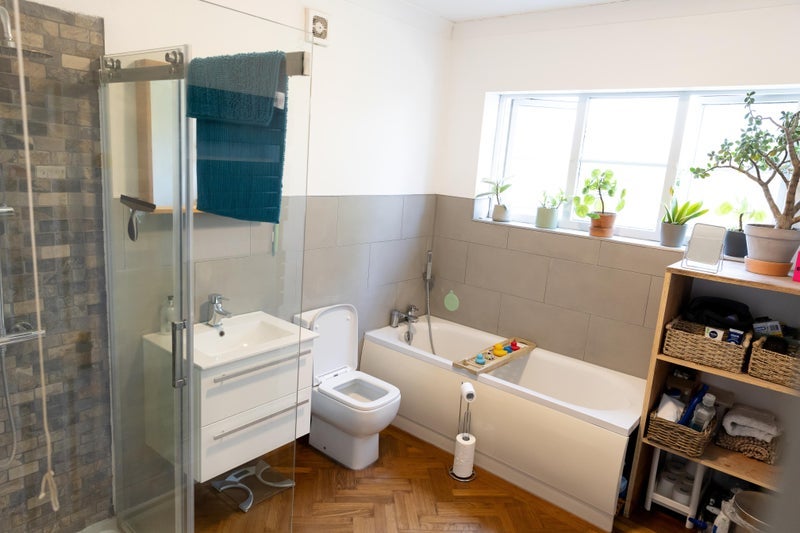 Room Kelmscott Close in Greater London
