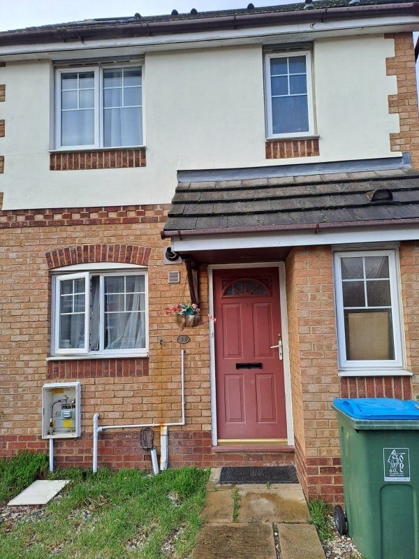 Room Rivets Close in Aylesbury