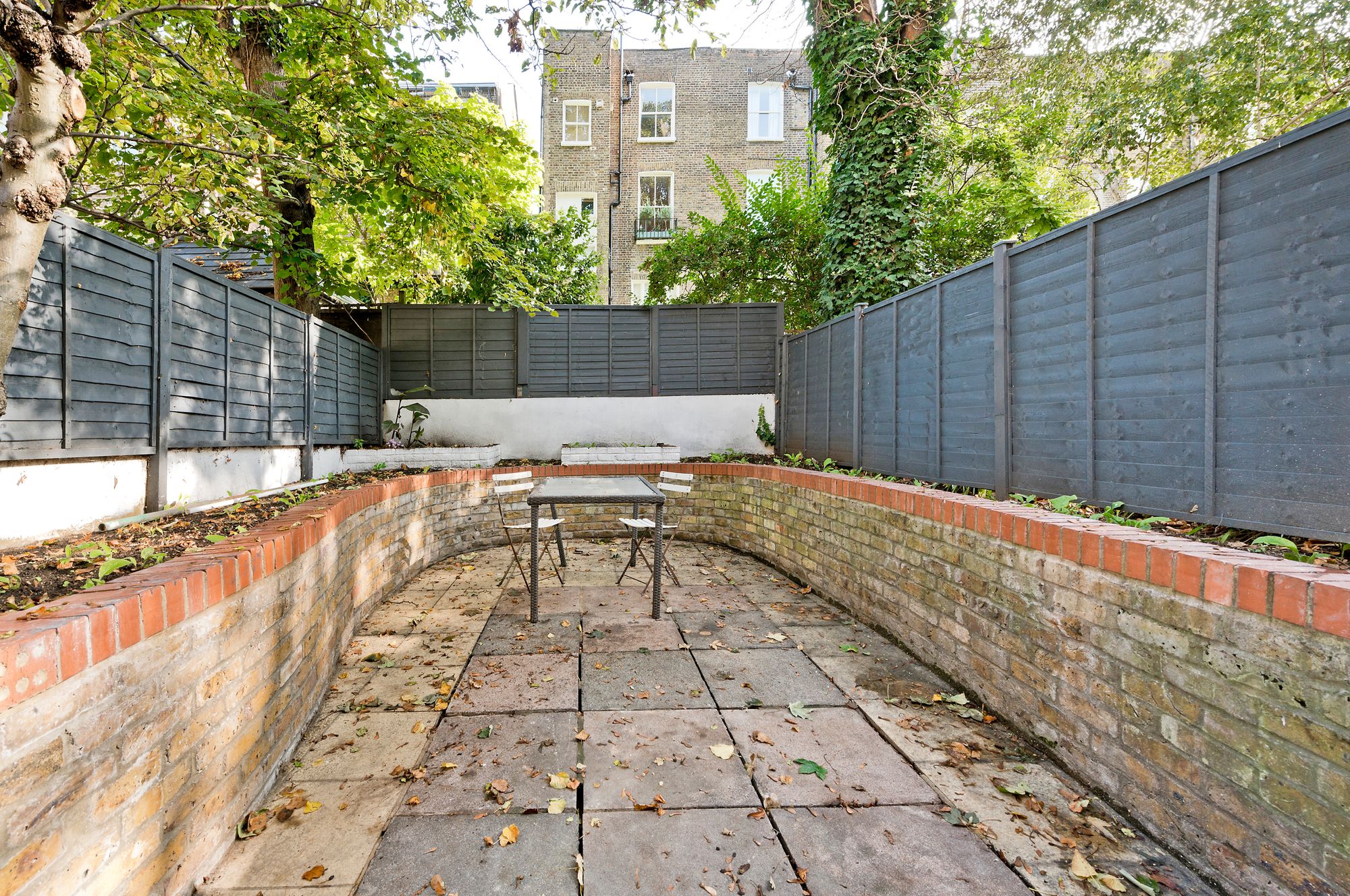 Flat Fellows Road in Greater London