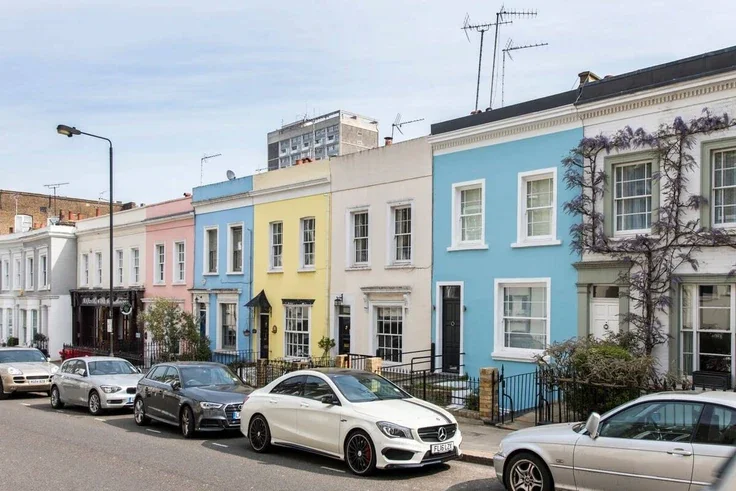 Flat Campden Hill Road in Greater London