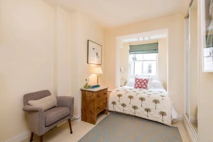 Flat Campden Hill Road in Greater London