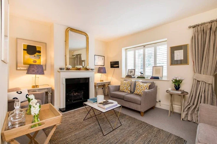 Flat Campden Hill Road in Greater London