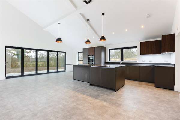 House Woodford Park in Maidstone