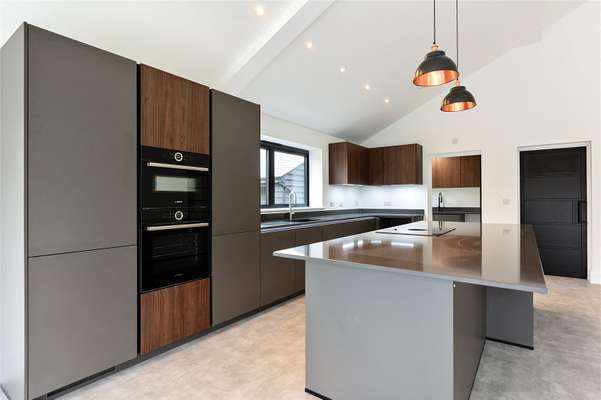 House Woodford Park in Maidstone