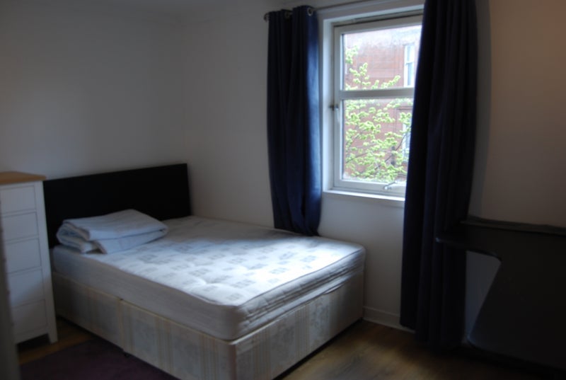 Flat Eastwood Avenue in Glasgow