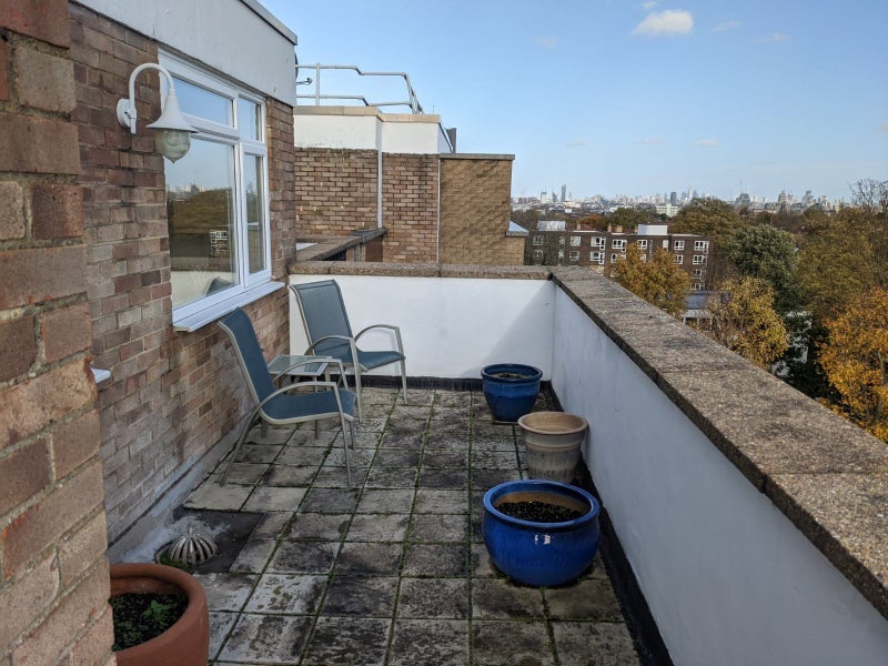 Flat Kersfield Road in Greater London