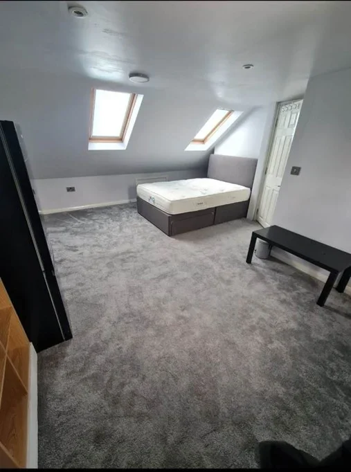 Room Seymer Road in Greater London