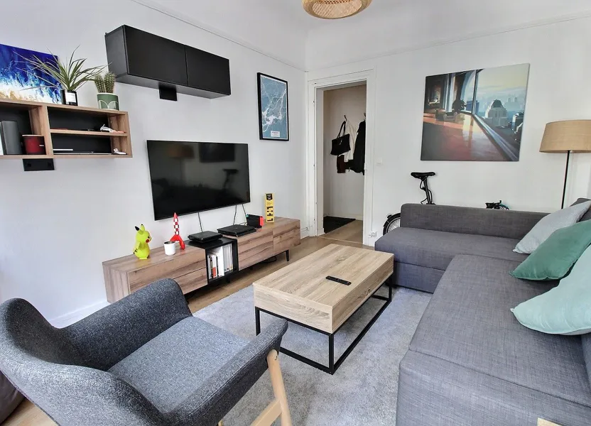 Flat Rue Madame Staël in Clichy
