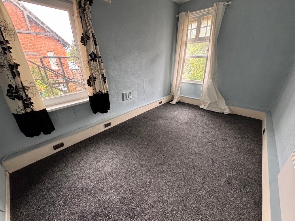 Flat Penn Road in Wolverhampton