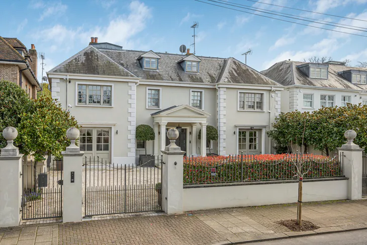 House Roehampton Gate in Greater London