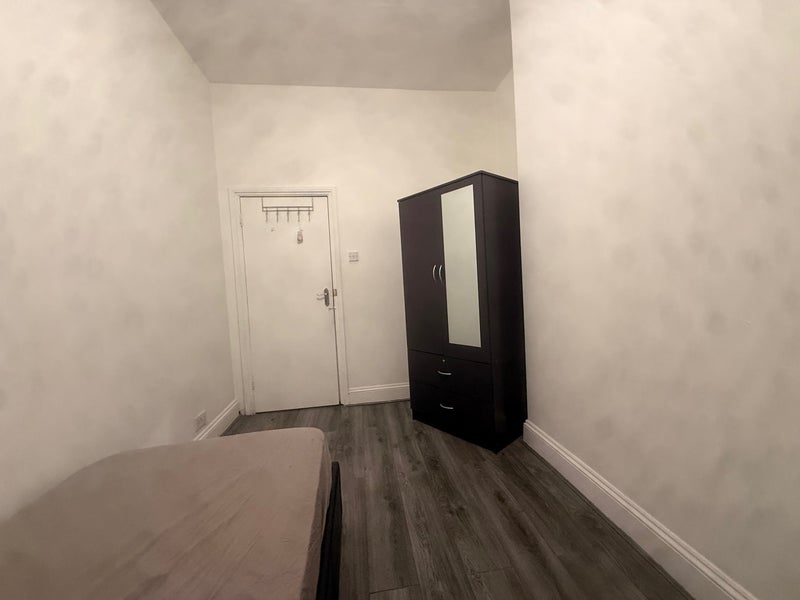 Room Cedar Road in Greater London