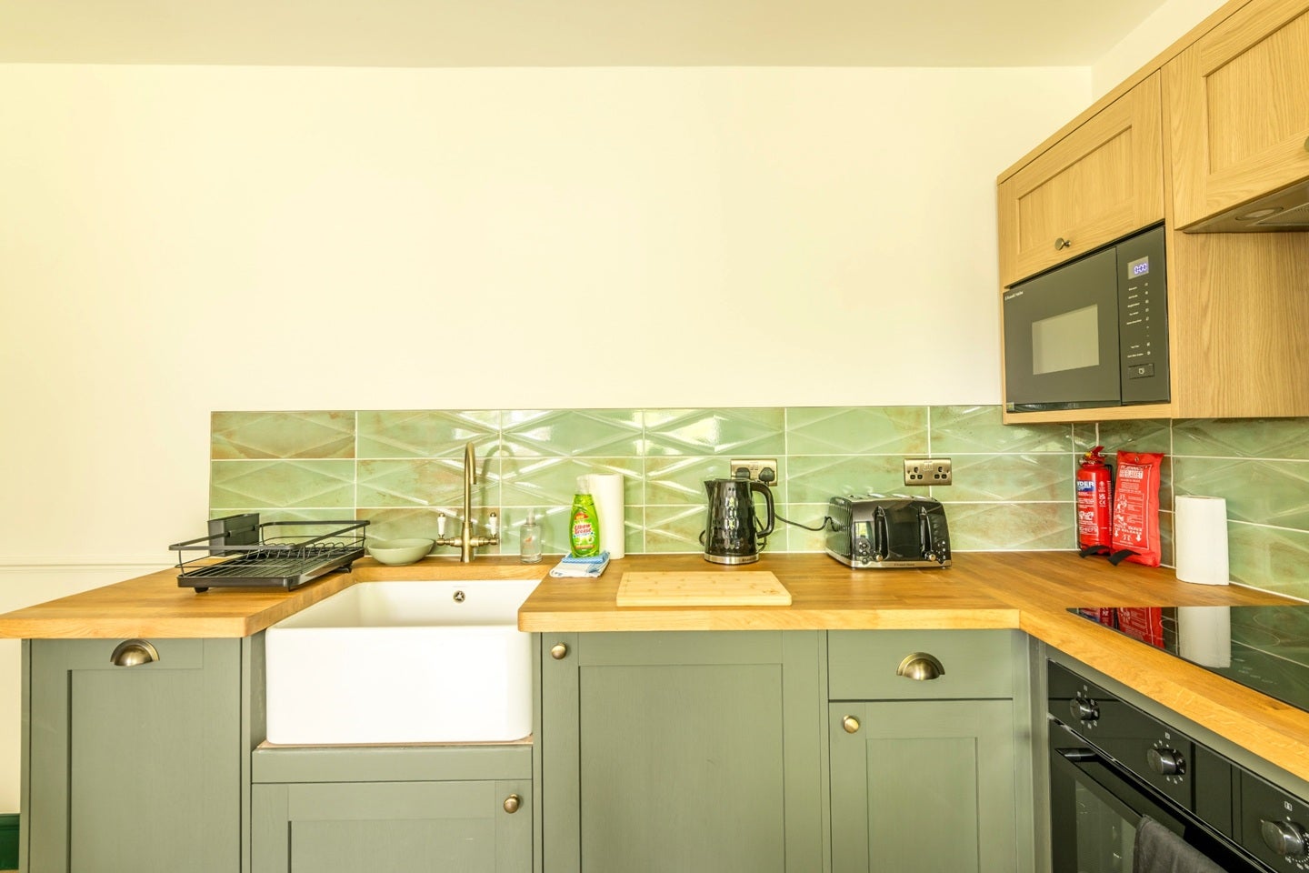 Flat Caledonia Place in Bristol
