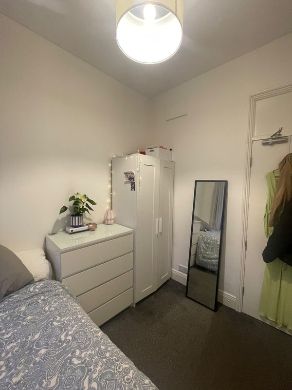 Room Trewhitt Road in Newcastle upon Tyne