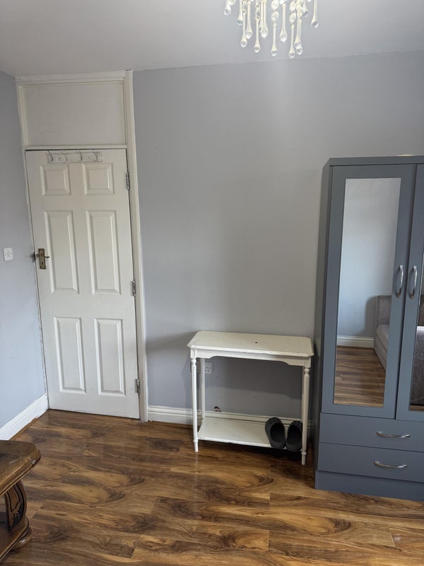 Room Petersfield Avenue in Slough