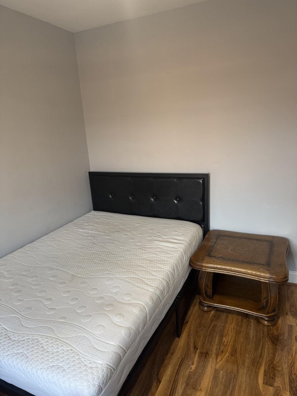 Room Petersfield Avenue in Slough