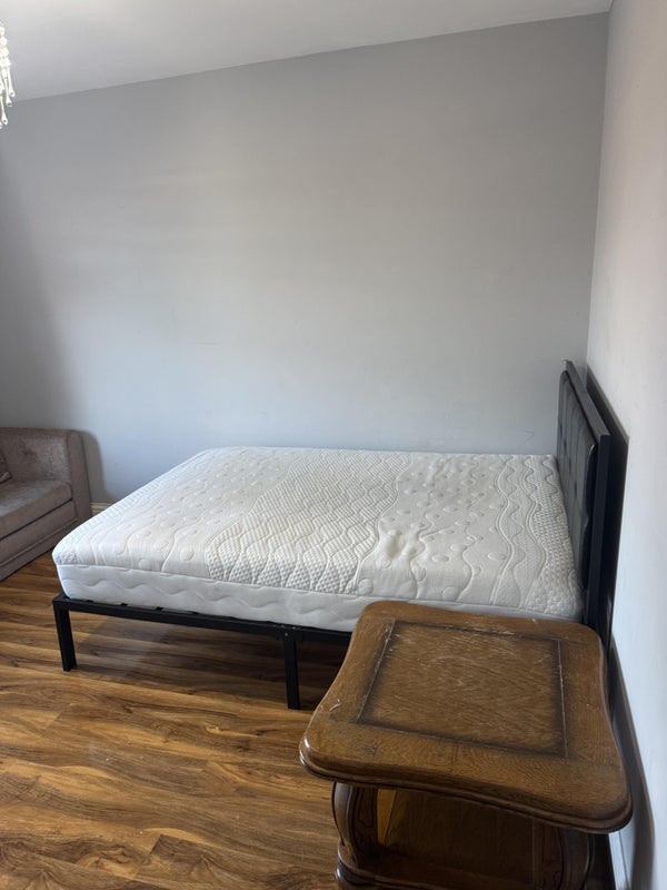 Room Petersfield Avenue in Slough