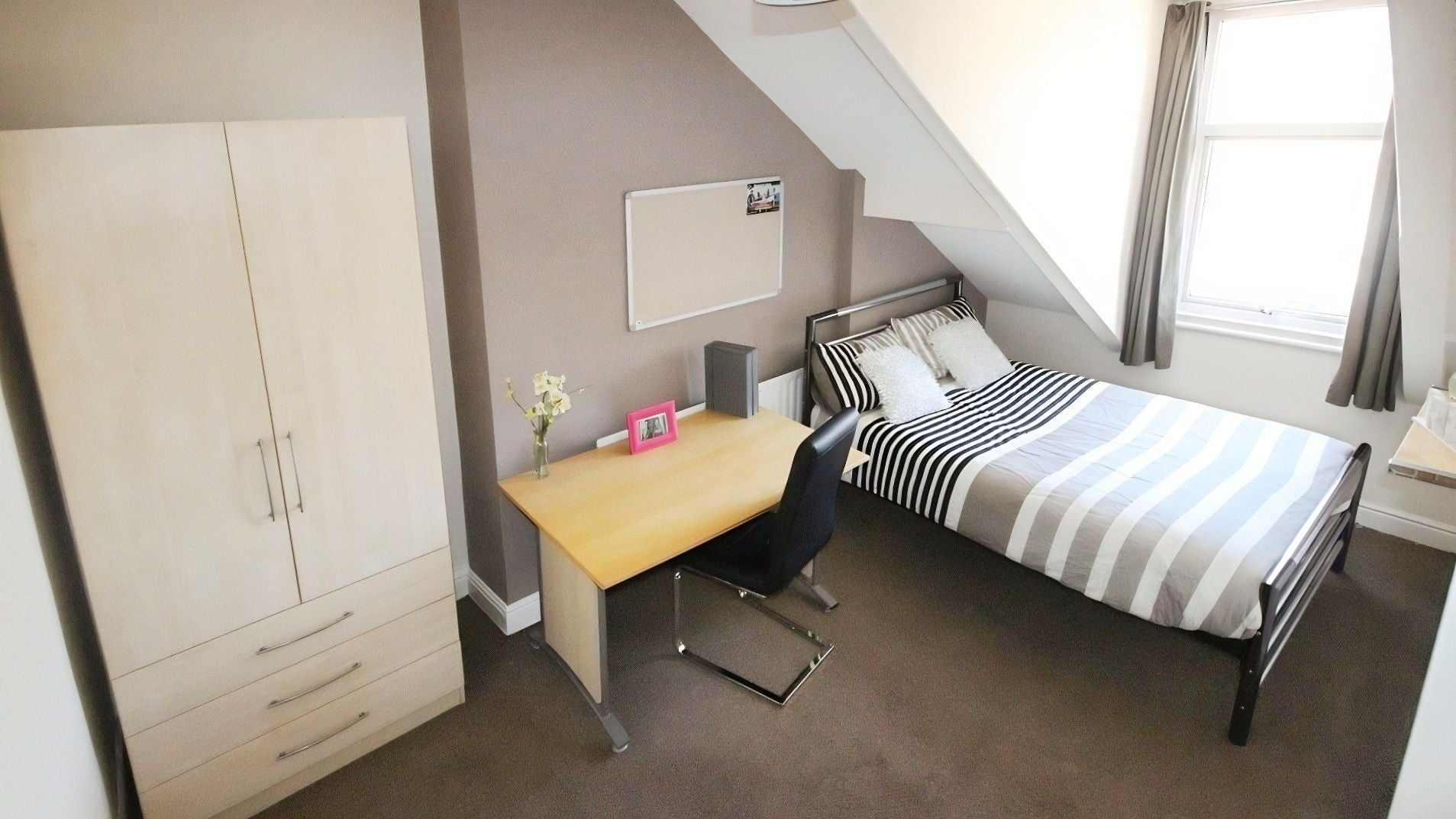 Room Ecclesall Road in Sheffield