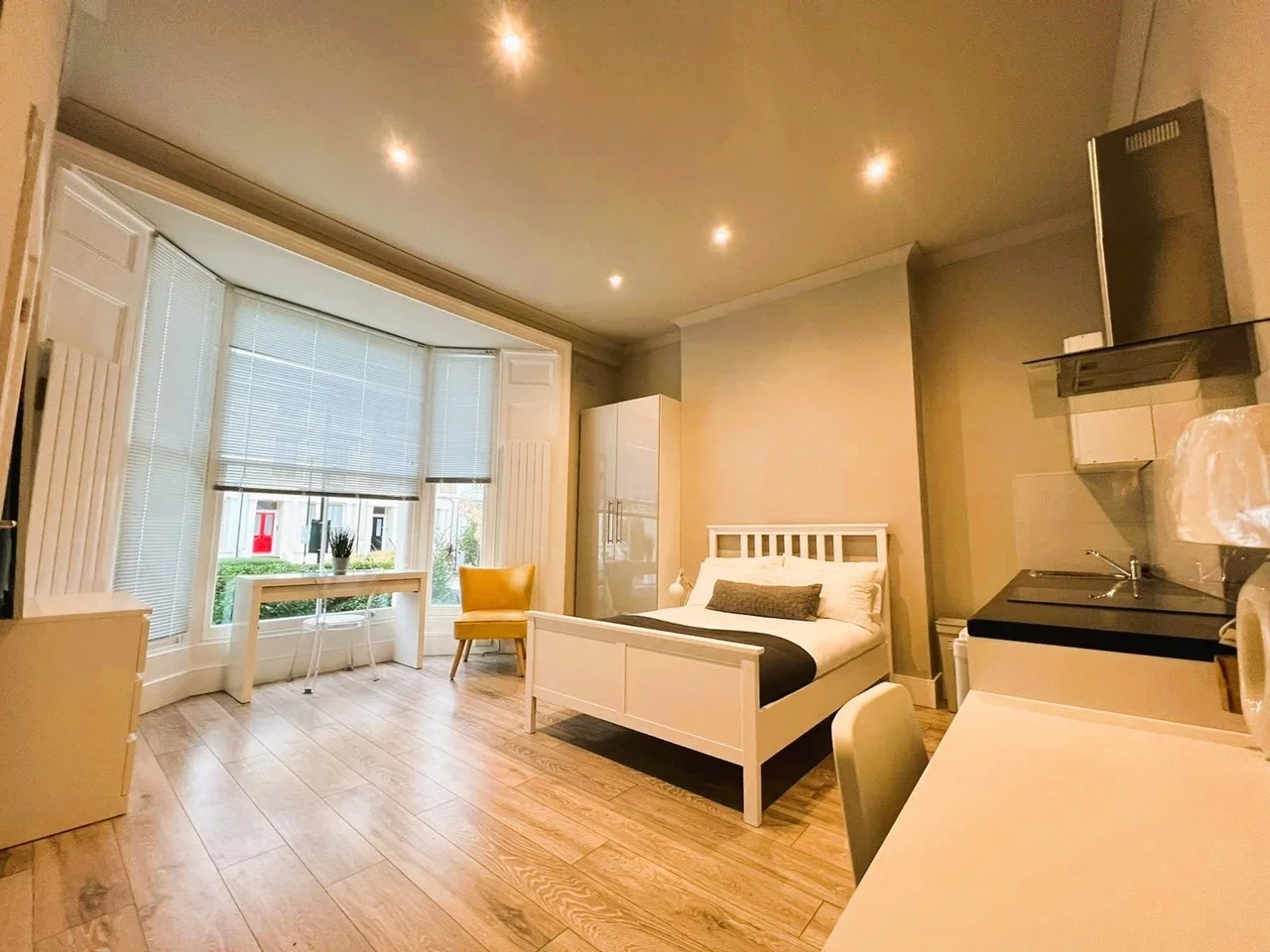 Flat Yonge Park in Greater London
