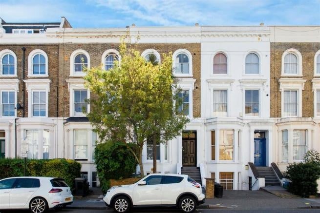 Flat Yonge Park in Greater London
