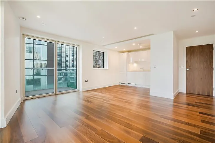 Flat Mastmaker Road in Greater London