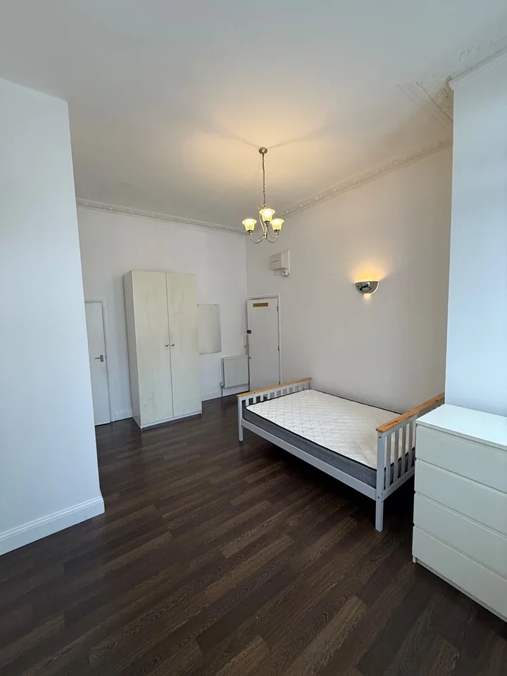 Flat Greyhound Lane in Greater London