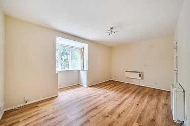 Flat Galsworthy Road in Greater London