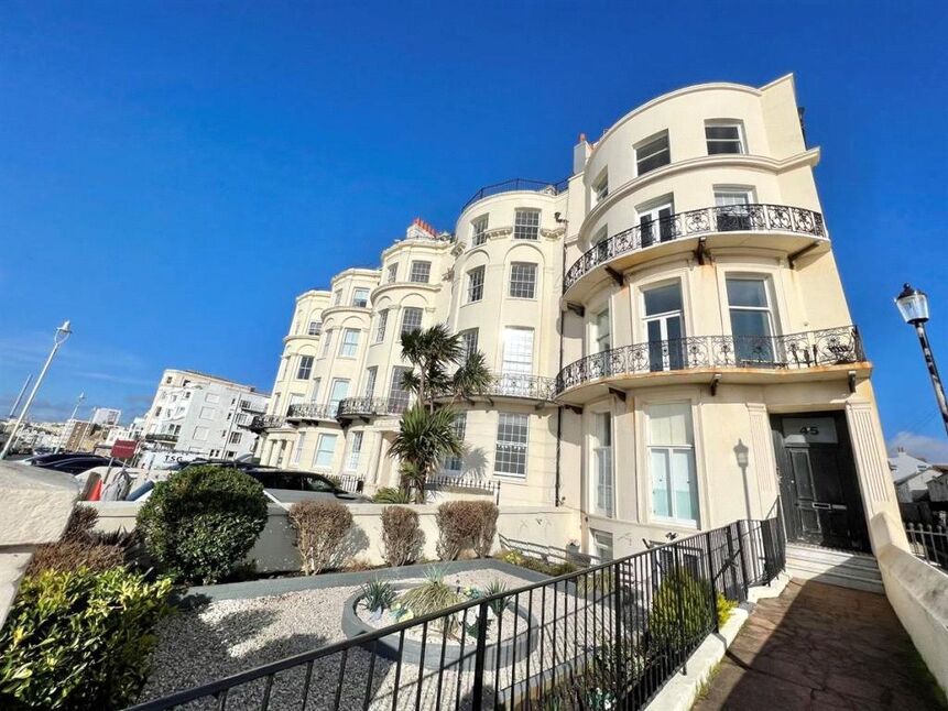 Flat Marine Parade in Brighton