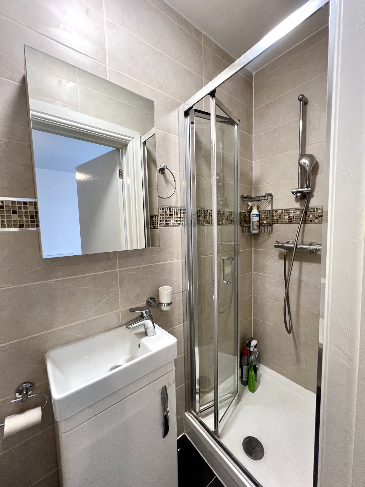 Room Taplow Road in Greater London