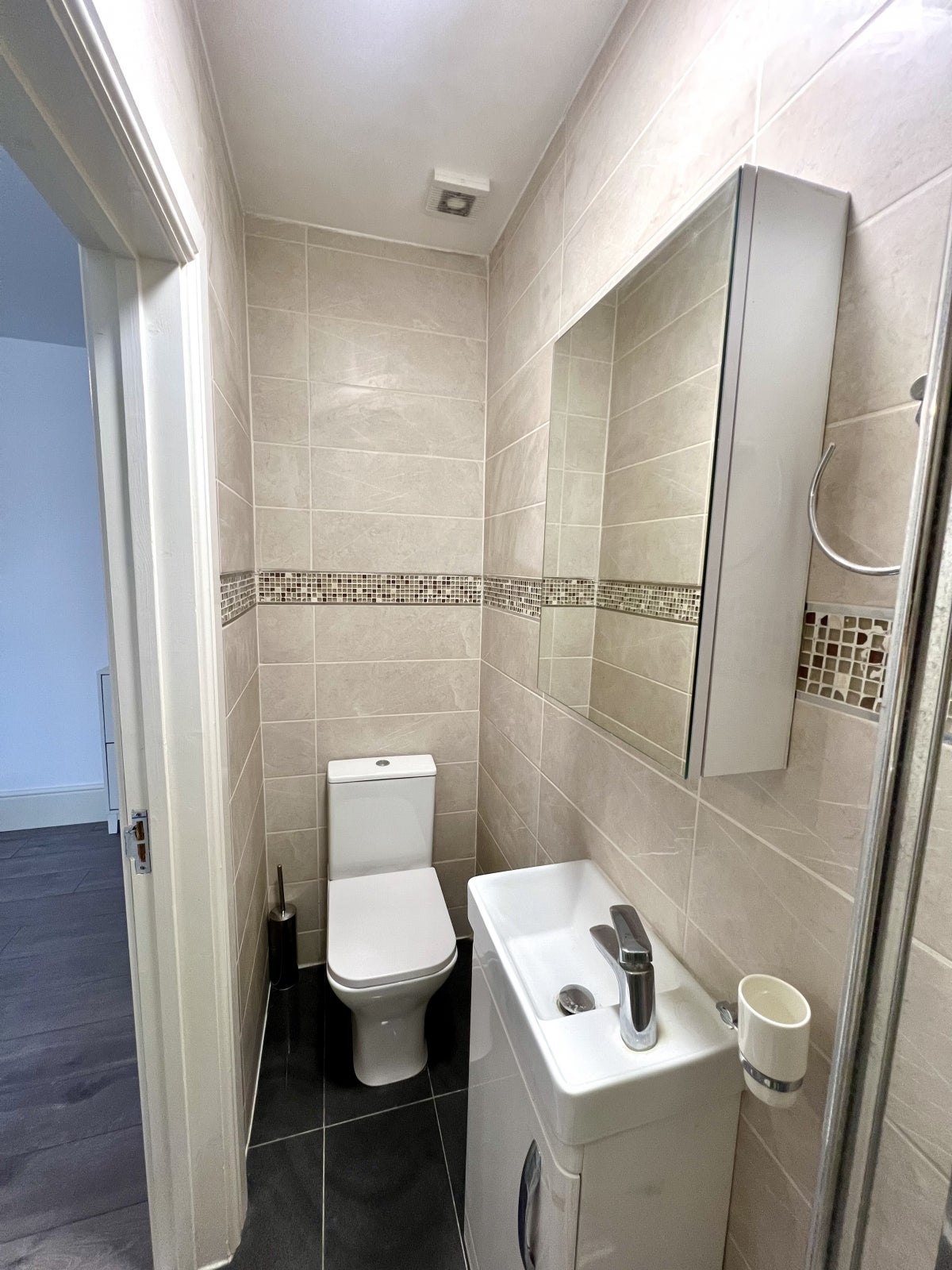 Room Taplow Road in Greater London