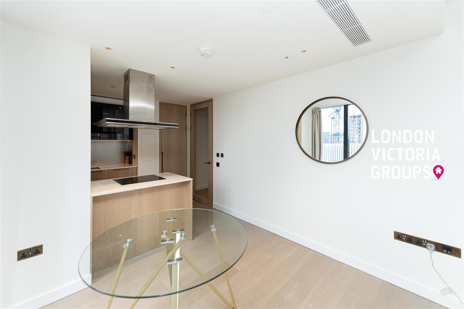 Flat Nine Elms Lane in Greater London