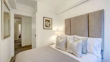 Flat Fulham Road in Greater London