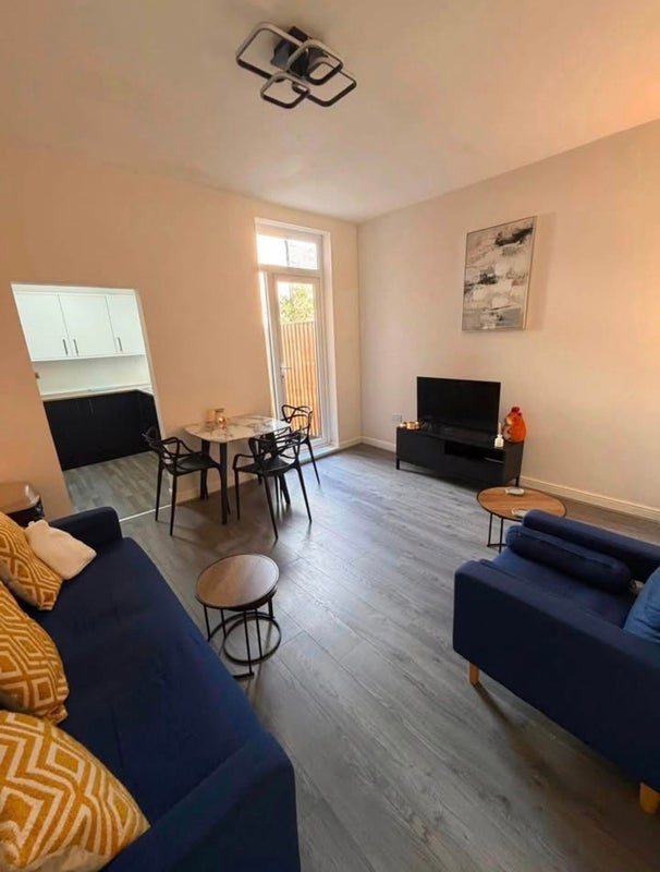 Room Kempton Road in Liverpool