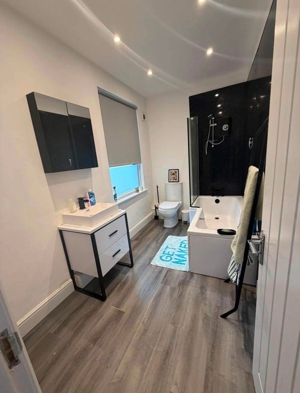 Room Kempton Road in Liverpool