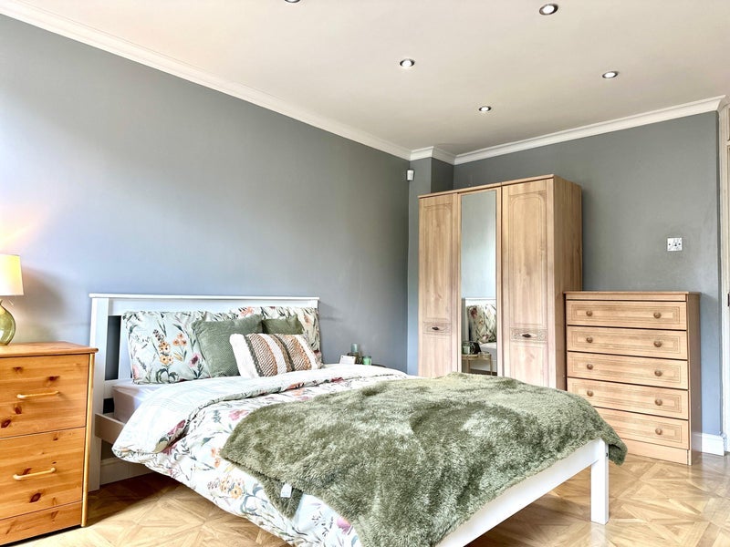 Room Saltwell Street in Greater London