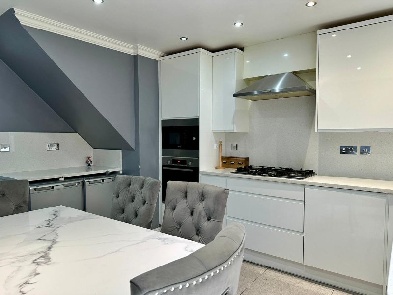 Room Saltwell Street in Greater London