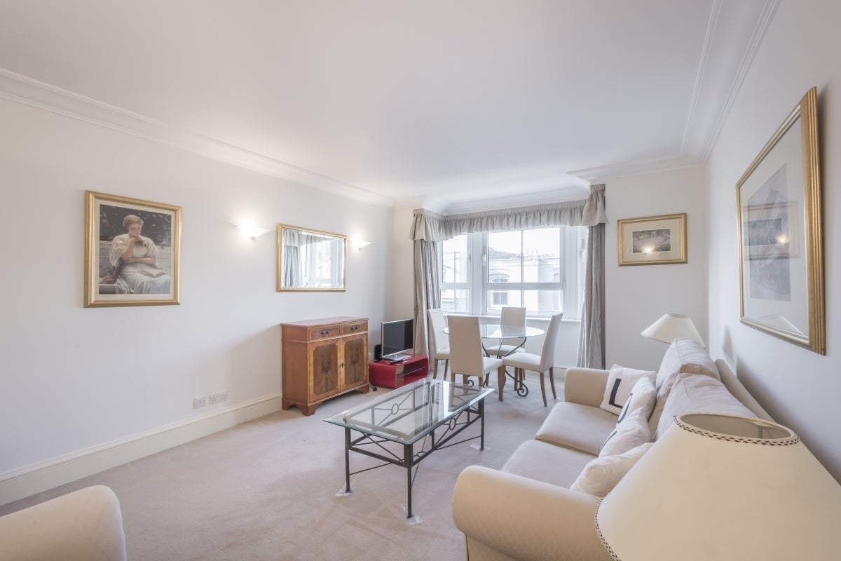 Flat Wrights Lane in Greater London